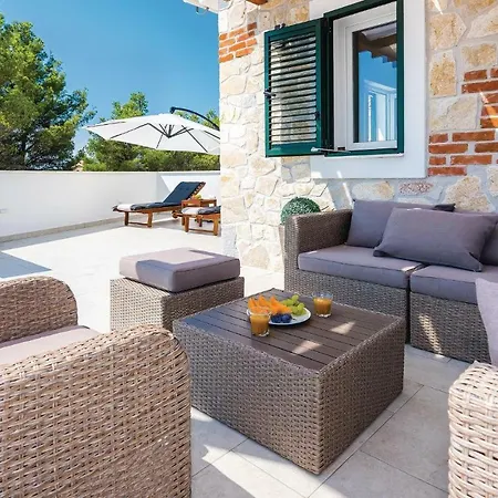 Four Bedroom Holiday In Zaton