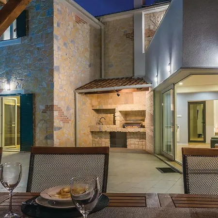 Four Bedroom Holiday In Zaton